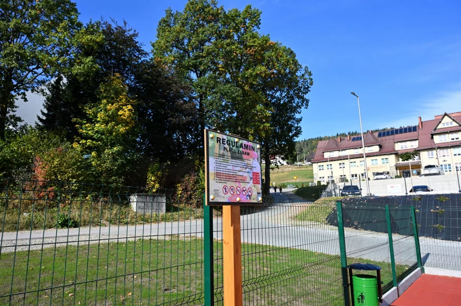 Nowy plac zabaw i strefa rekreacji w Starej Wsi I już gotowe! - zdjęcie 19