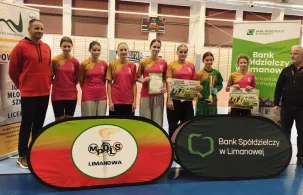 Ujanowice mistrzem powiatu w halowej piłce nożnej. Na podium także SP 1 Kamienica i SP Młyńczyska - Zdjęcie główne