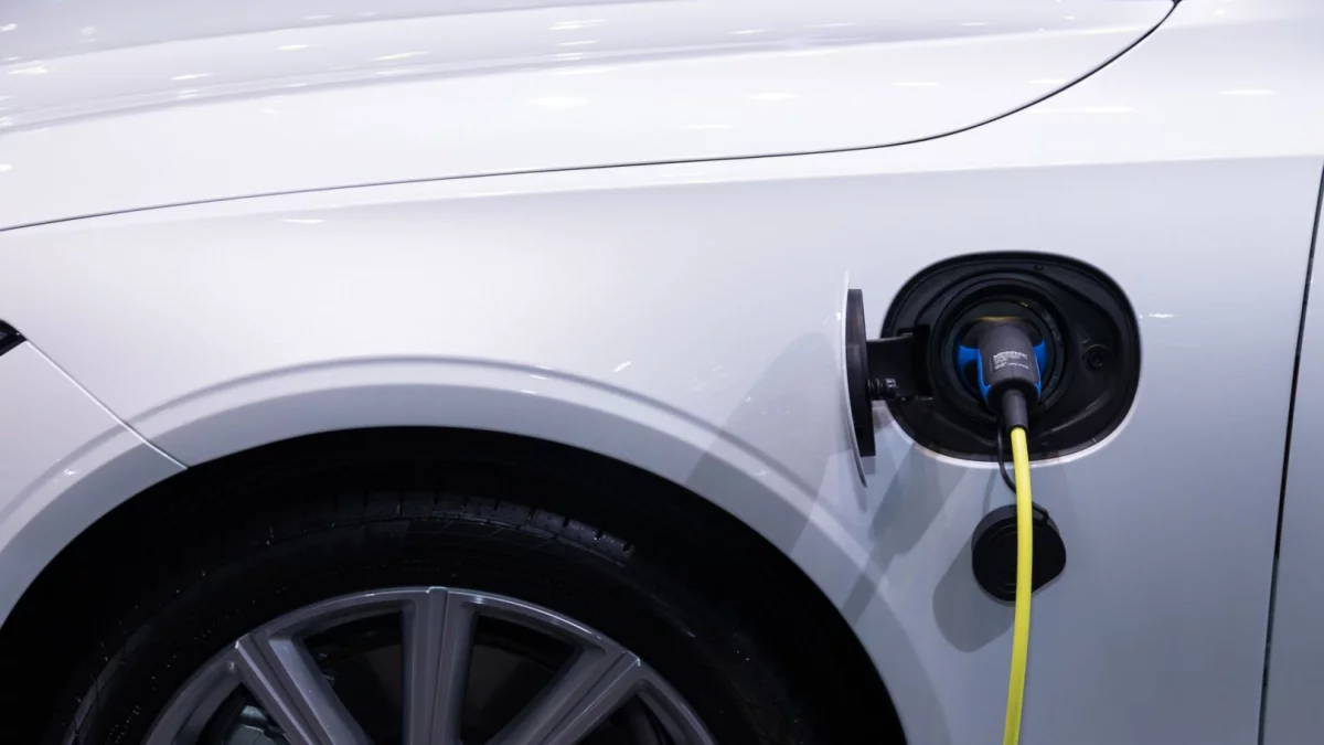 Hybryda plug-in na co dzień i w trasie – czy to dobry wybór dla rodziny?
