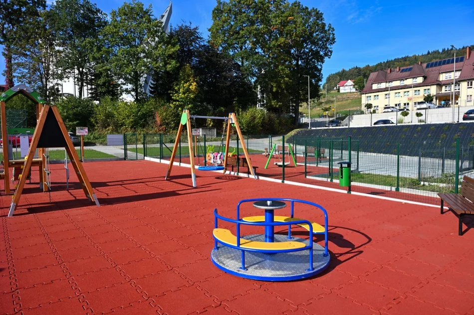 Tak wygląda plac zabaw za niemal pół miliona (ZDJĘCIA) - zdjęcie 12