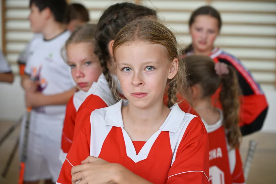 Szkoła Podstawowa w Starej Wsi 2 Mistrzami Unihokeju Dzieci Dziewcząt i Chłopców - zdjęcie 2