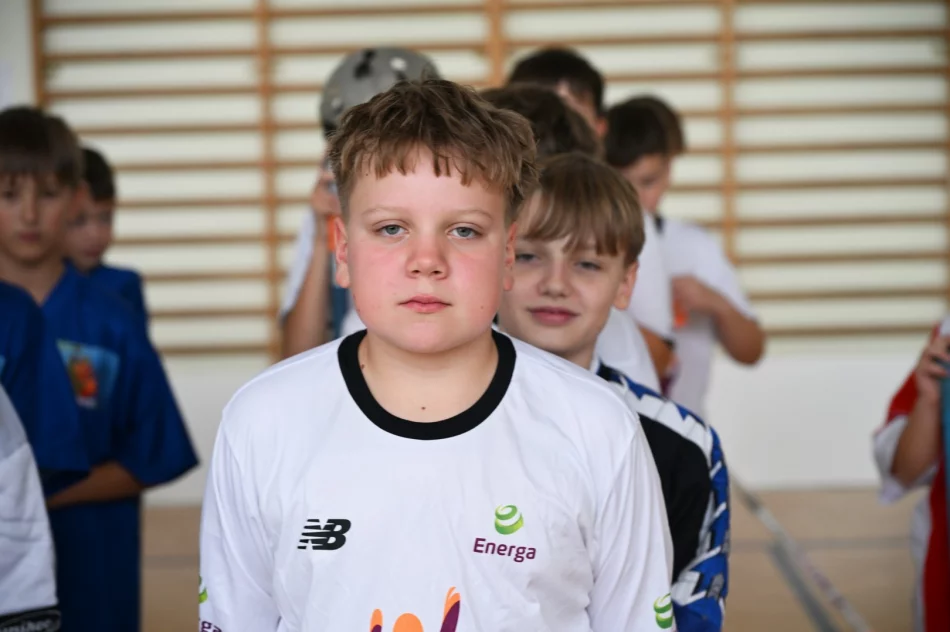 Szkoła Podstawowa w Starej Wsi 2 Mistrzami Unihokeju Dzieci Dziewcząt i Chłopców - zdjęcie 4