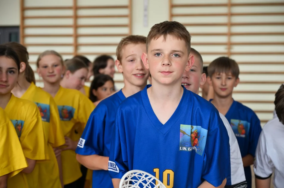Szkoła Podstawowa w Starej Wsi 2 Mistrzami Unihokeju Dzieci Dziewcząt i Chłopców - zdjęcie 5