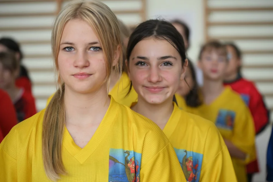 Szkoła Podstawowa w Starej Wsi 2 Mistrzami Unihokeju Dzieci Dziewcząt i Chłopców - zdjęcie 6