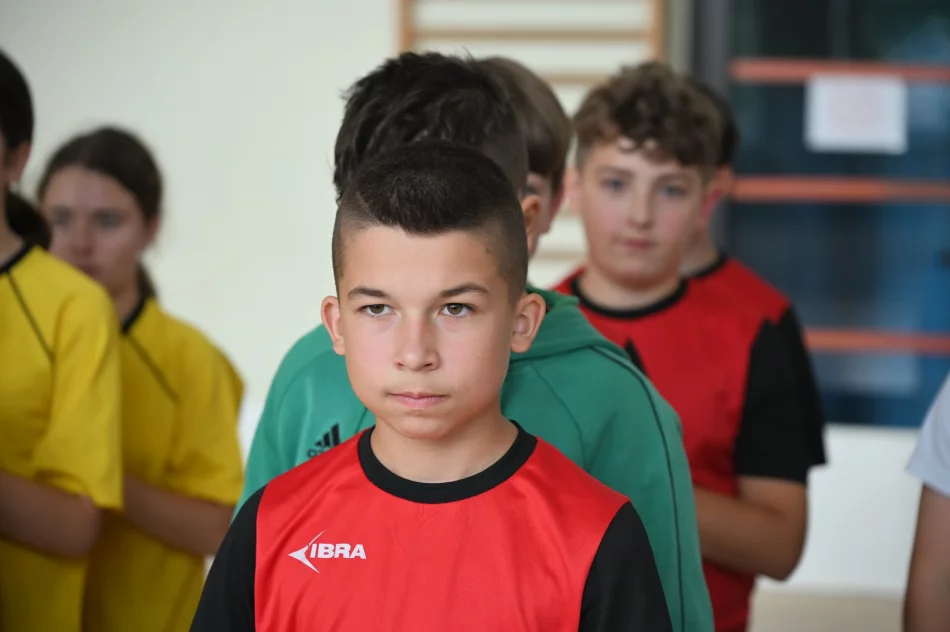 Szkoła Podstawowa w Starej Wsi 2 Mistrzami Unihokeju Dzieci Dziewcząt i Chłopców - zdjęcie 9