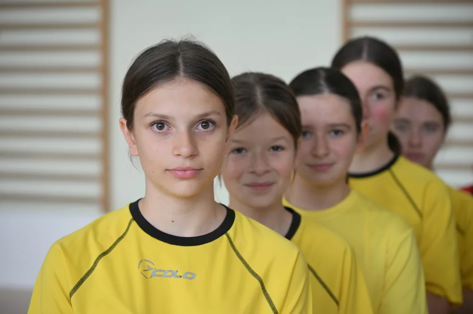 Szkoła Podstawowa w Starej Wsi 2 Mistrzami Unihokeju Dzieci Dziewcząt i Chłopców - zdjęcie 10