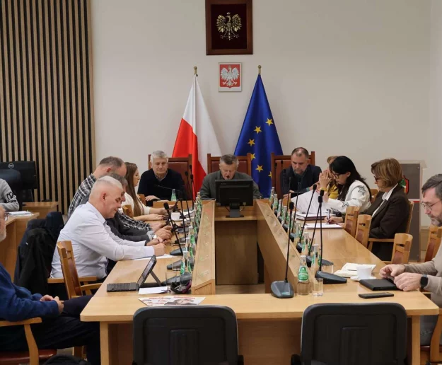 Bezpieczeństwo w miejskich placówkach oświatowych tematem wspólnego posiedzenia komisji Rady Miasta - Zdjęcie główne