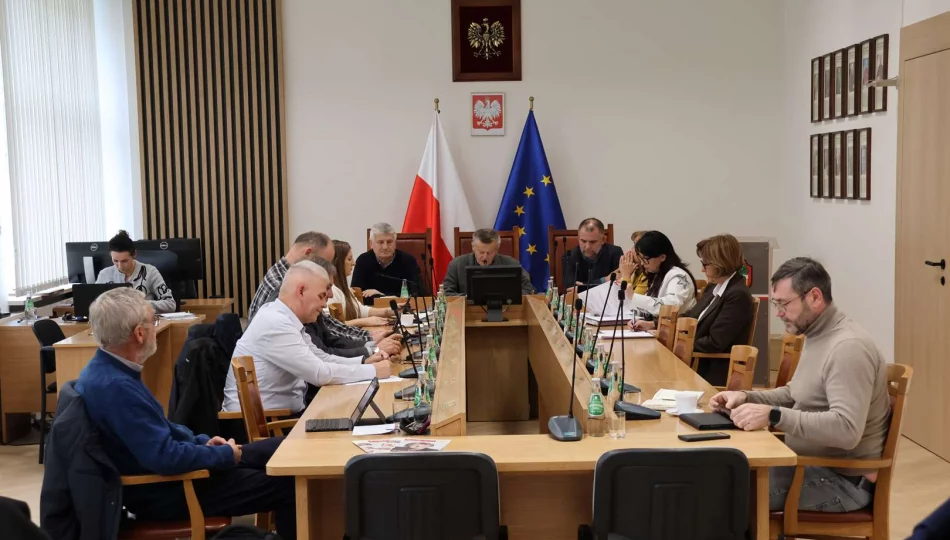 Bezpieczeństwo w miejskich placówkach oświatowych tematem wspólnego posiedzenia komisji Rady Miasta - zdjęcie 1