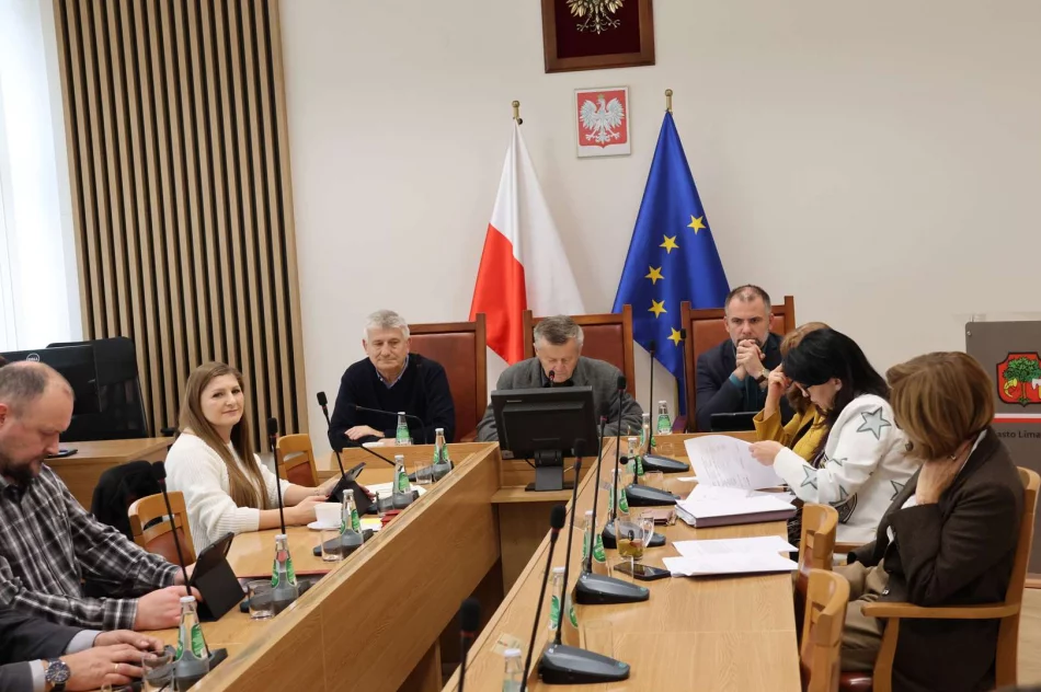Bezpieczeństwo w miejskich placówkach oświatowych tematem wspólnego posiedzenia komisji Rady Miasta - zdjęcie 5