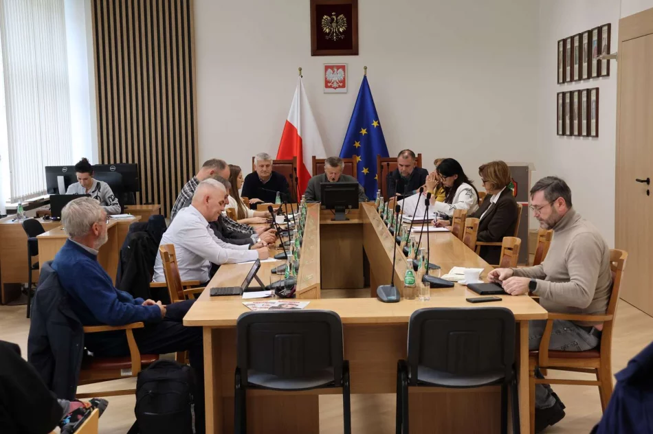 Bezpieczeństwo w miejskich placówkach oświatowych tematem wspólnego posiedzenia komisji Rady Miasta - zdjęcie 6