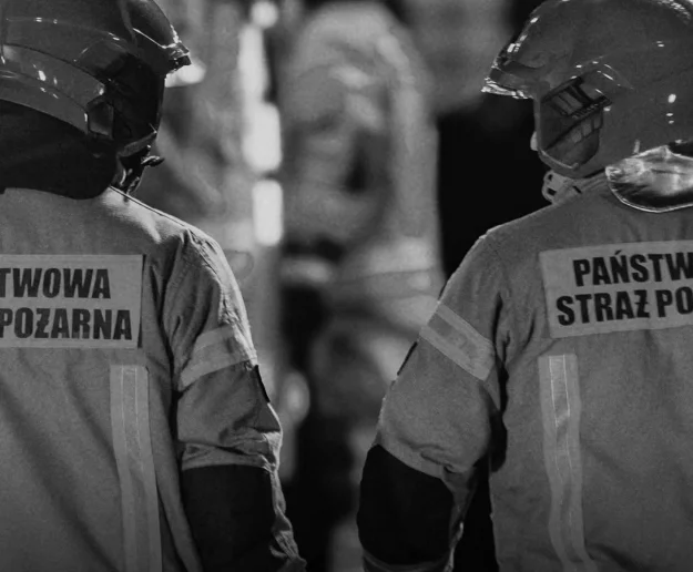 Zawyły syreny: to strażacy oddali hołd poległym kolegom - zdjęcie główne