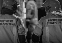Zawyły syreny: to strażacy oddali hołd poległym kolegom - zdjęcie główne