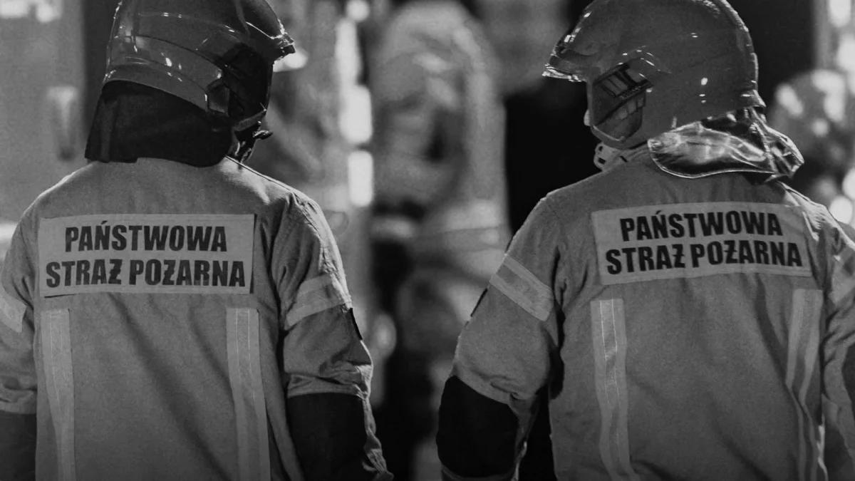 Zawyły syreny: to strażacy oddali hołd poległym kolegom