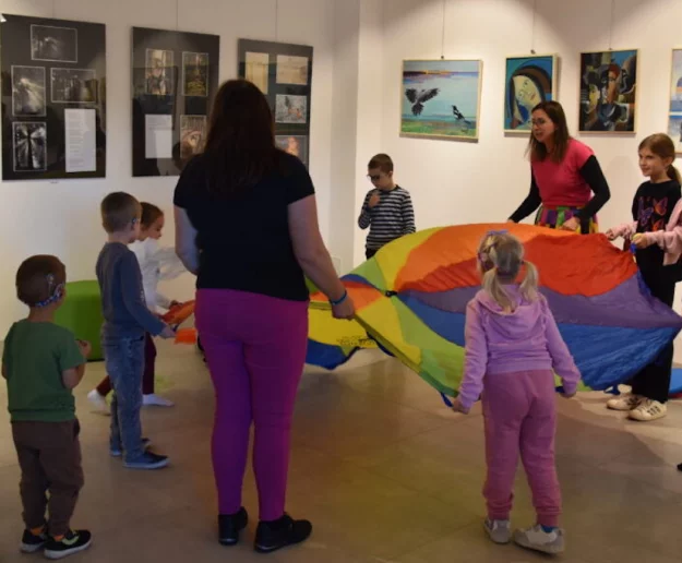 „Spotkajmy się”: biblioteka otwiera cykl dla dzieci głuchych - zdjęcie główne