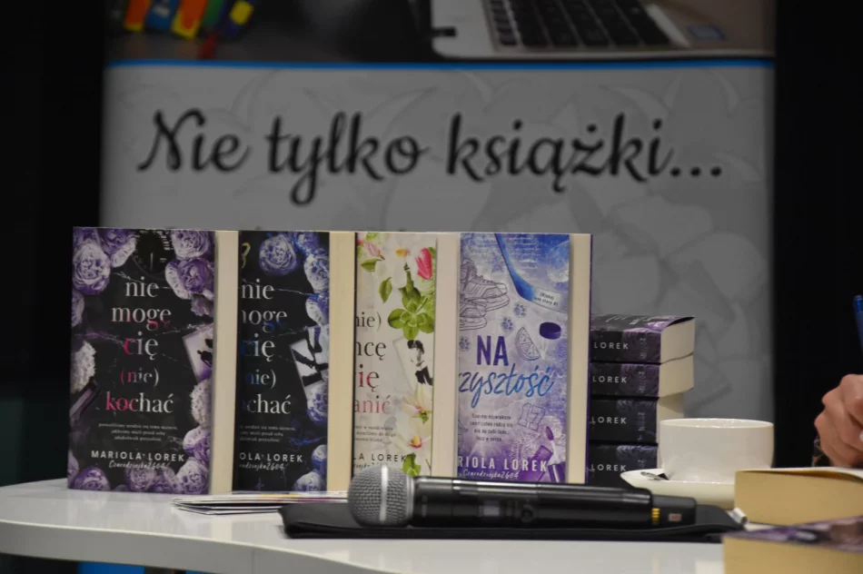 Pisarka spotkała się z młodzieżą - zdjęcie 6