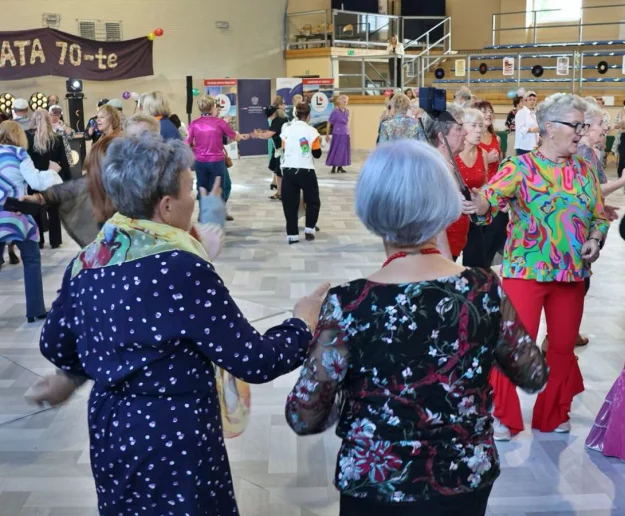 Potańcówka w stylu lat 70. i apel do samorządów - zdjęcie główne