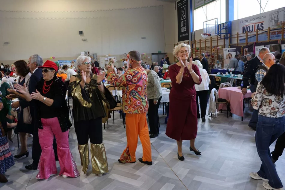 Potańcówka w stylu lat 70. i apel do samorządów - zdjęcie 26