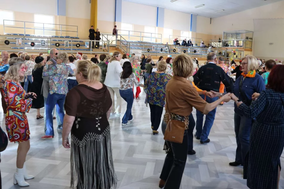 Potańcówka w stylu lat 70. i apel do samorządów - zdjęcie 27