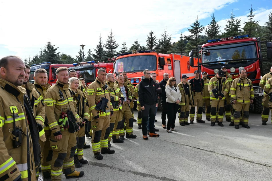 Strażacy z miasta i gminy Limanowa doskonalili umiejętności podczas ćwiczeń w Męcinie - zdjęcie 16