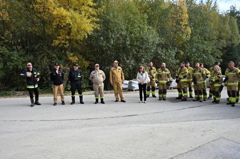 Strażacy z miasta i gminy Limanowa doskonalili umiejętności podczas ćwiczeń w Męcinie - zdjęcie 18