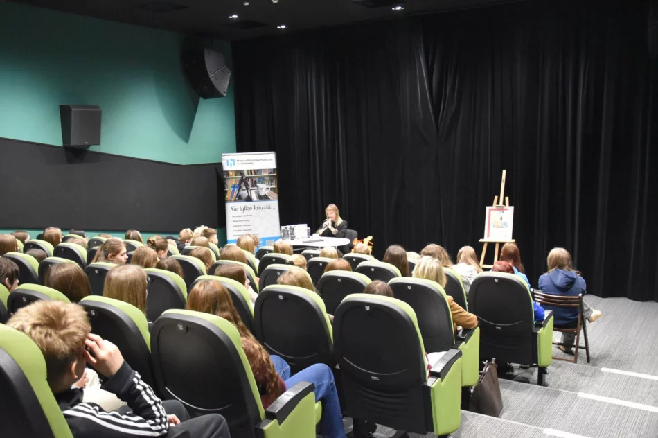 Mariola Lorek spotkała się z młodzieżą w Miejskiej Bibliotece Publicznej  - zdjęcie 2