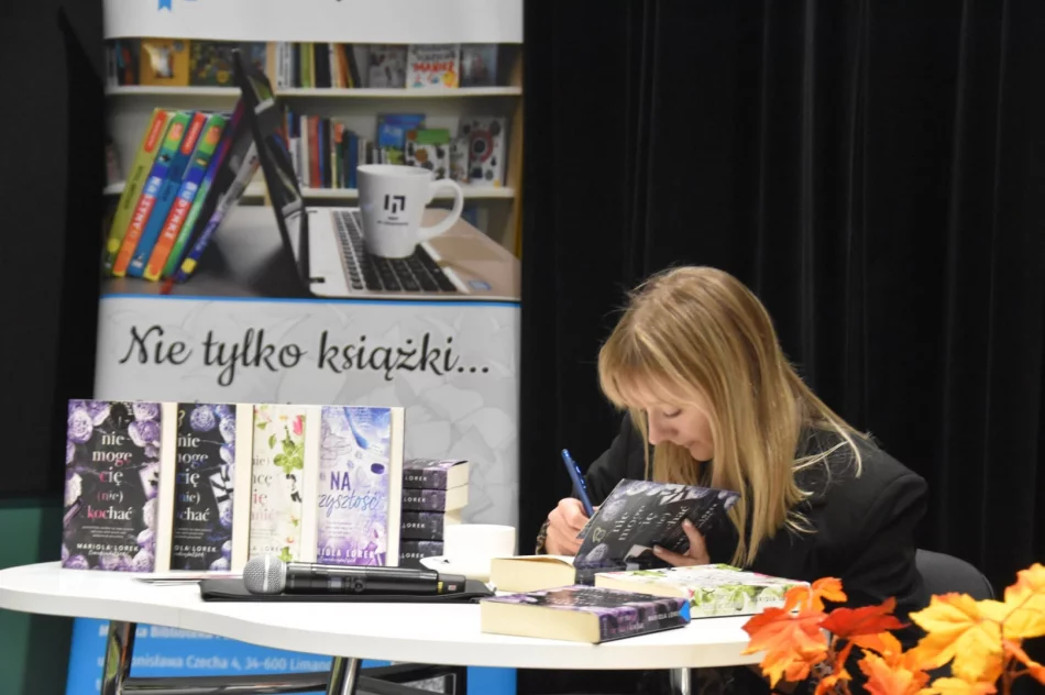 Mariola Lorek spotkała się z młodzieżą w Miejskiej Bibliotece Publicznej  - zdjęcie 4