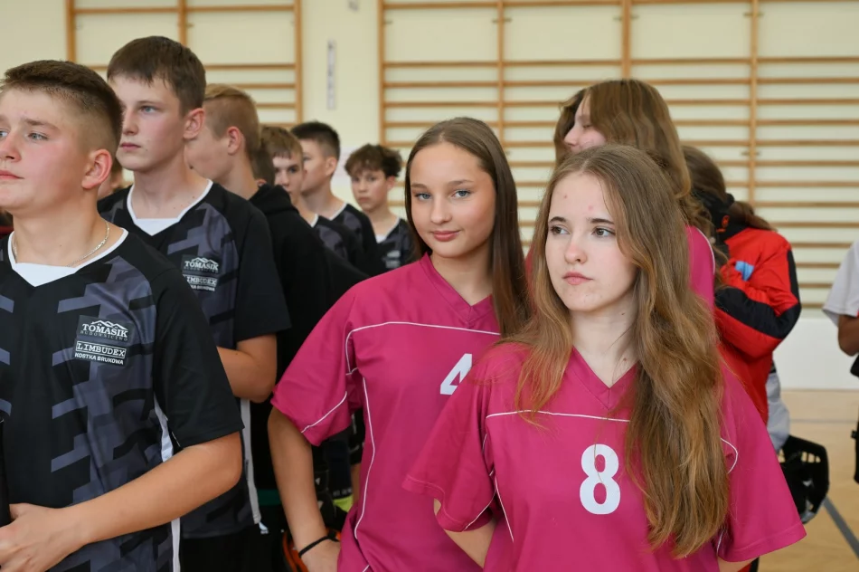 Dziewczęta z Siekierczyny i Chłopcy ze Starej Wsi 2 zwycięzcami w Unihokeju Młodzieży Szkolnej - zdjęcie 4