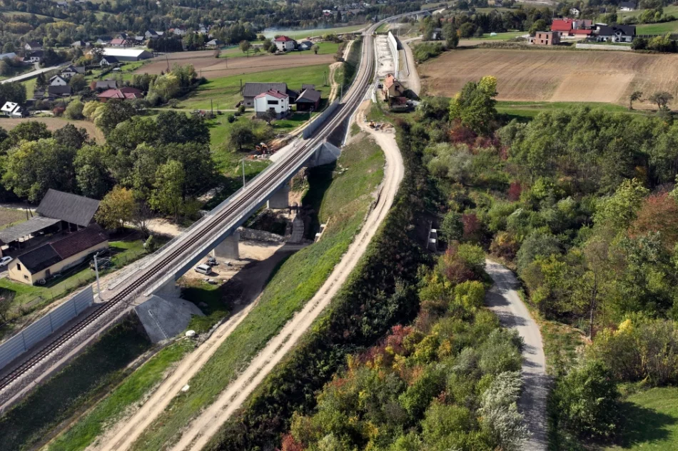 Stacja, przystanki, wiadukty i tunele. Nowe zdjęcia z lotu ptaka - zdjęcie 24