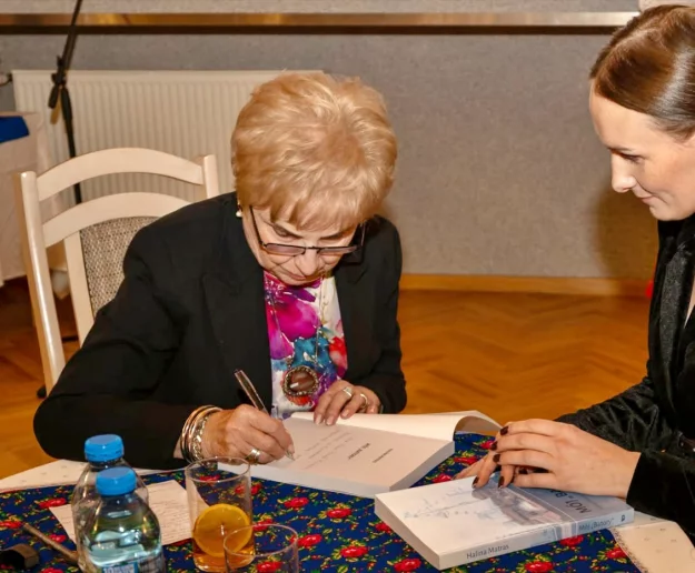 Autorka wróciła do rodzinnej wsi - zdjęcie główne