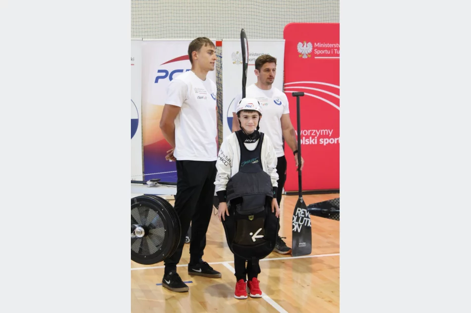 Uczniowie zasiedli w kajaku pod okiem medalistki olimpijskiej - zdjęcie 9
