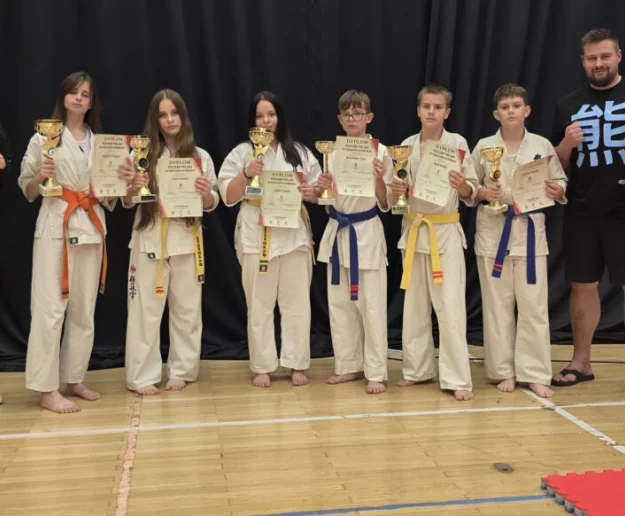 Sześć medali i trzecie miejsce drużynowe Limanowskiego Klubu Kyokushin Karate w Pucharze Polski Kenbukai - Zdjęcie główne