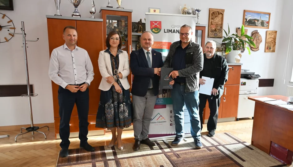 Nowe oświetlenie boisk i instalacja OZE w Siekierczynie - zdjęcie 1