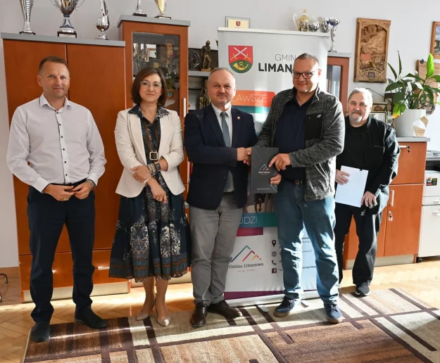 Nowe oświetlenie boisk i instalacja OZE w Siekierczynie - Zdjęcie główne