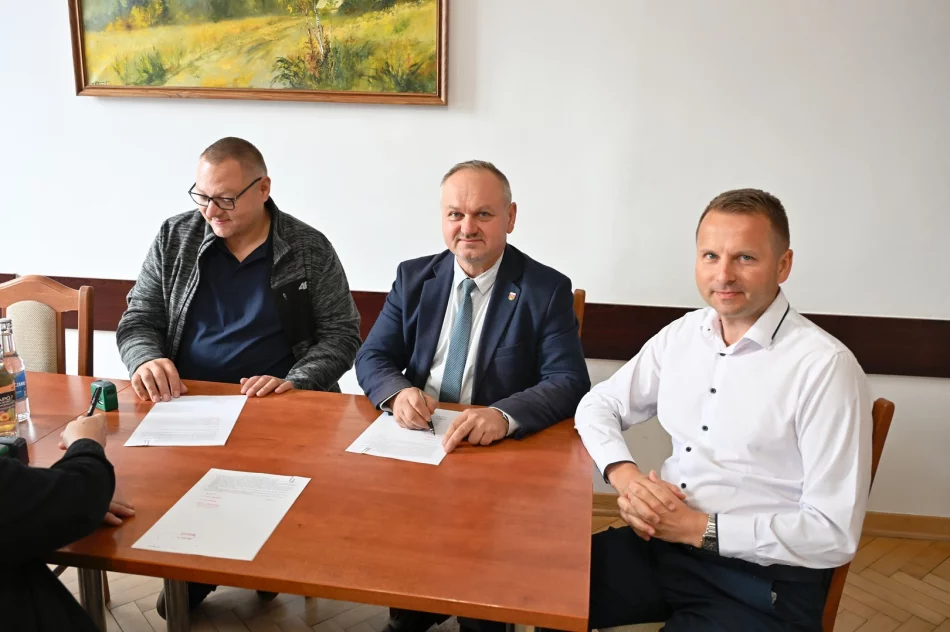 Nowe oświetlenie boisk i instalacja OZE w Siekierczynie - zdjęcie 2
