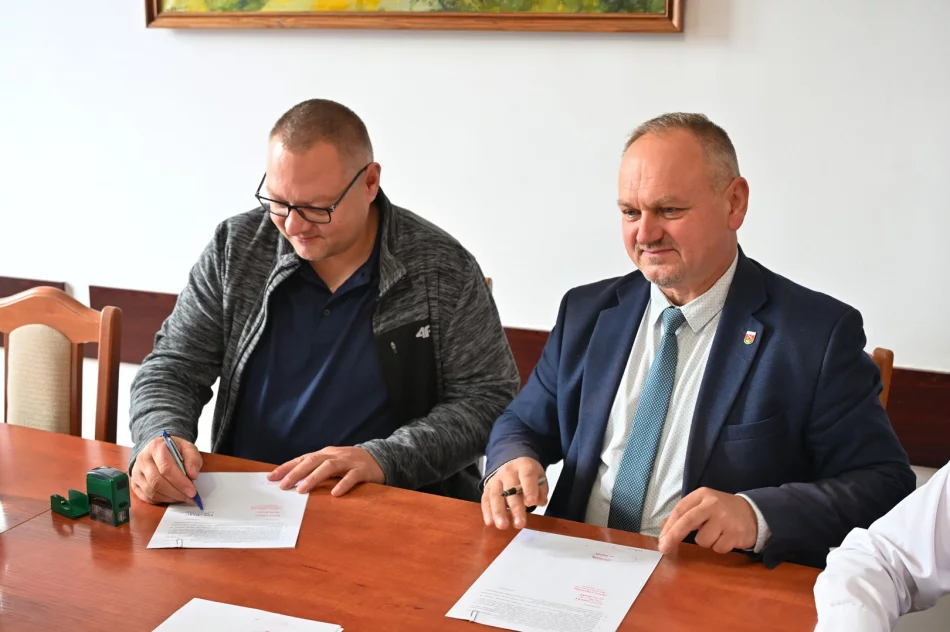 Nowe oświetlenie boisk i instalacja OZE w Siekierczynie - zdjęcie 3