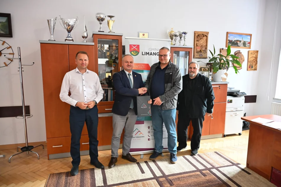 Nowe oświetlenie boisk i instalacja OZE w Siekierczynie - zdjęcie 5