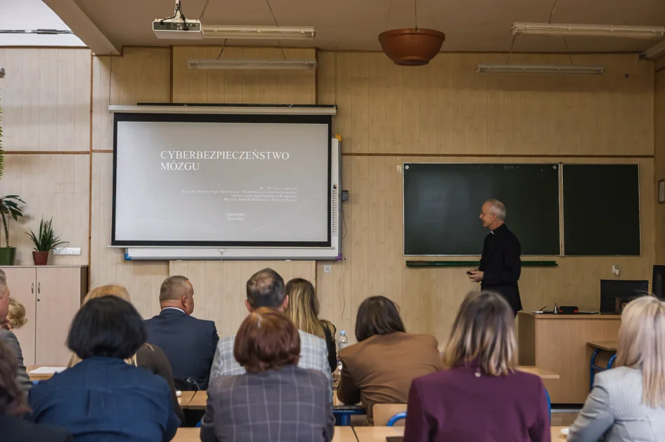 Blisko 800 ósmoklasistów na MechanCraft  - zdjęcie 11