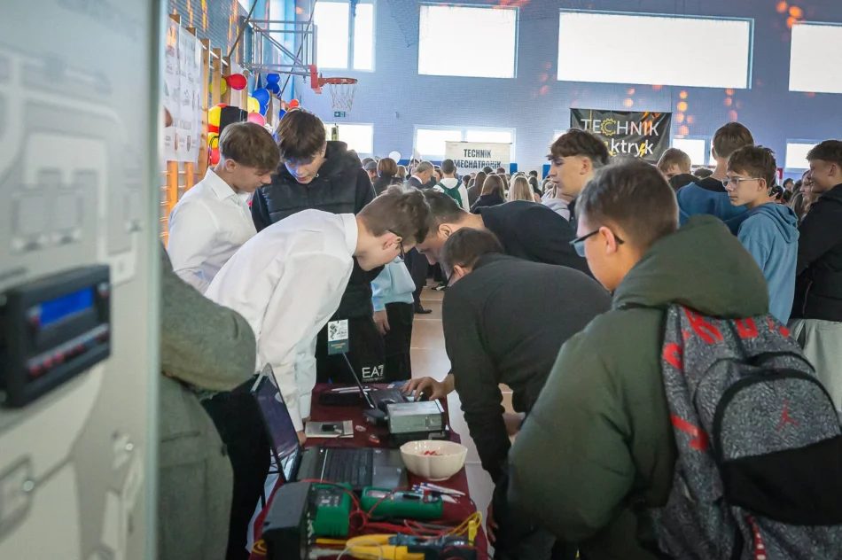 Blisko 800 ósmoklasistów na MechanCraft  - zdjęcie 12