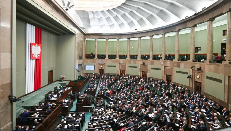 Sejm nie zniósł dwukadencyjności. Jak głosowali nasi posłowie? - zdjęcie 1