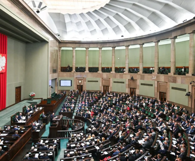 Sejm nie zniósł dwukadencyjności. Jak głosowali nasi posłowie? - zdjęcie główne