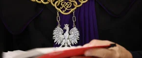 Znęcanie się nad 20-miesięczną dziewczynką. Oskarżeni chcą kary bez rozprawy - zdjęcie główne