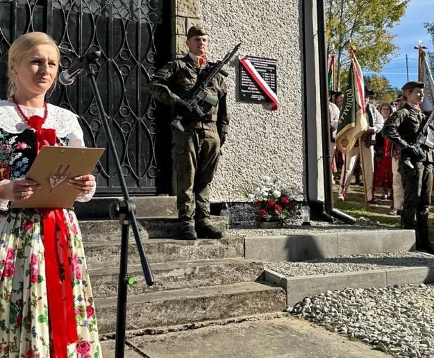 Siedem nazwisk na tablicy. Upamiętniono ofiary niemieckich obozów - zdjęcie główne