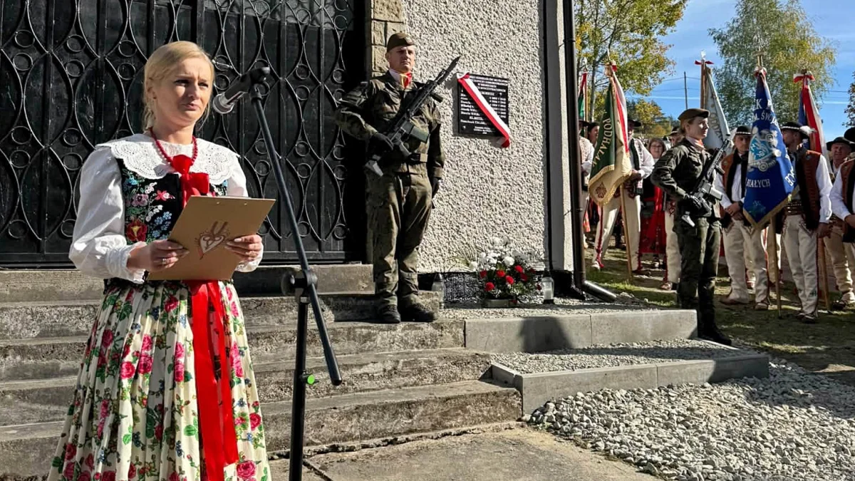 Odsłonięcie tablicy pamiątkowej mieszkańców Młyńczysk zamordowanych w niemieckich obozach Auschwitz-Birkenau i Mittelbau-Dora