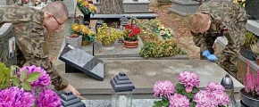  Młodzież uporządkowała groby legionistów  - zdjęcie główne