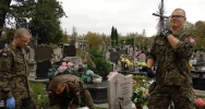  Młodzież uporządkowała groby legionistów  - zdjęcie 3