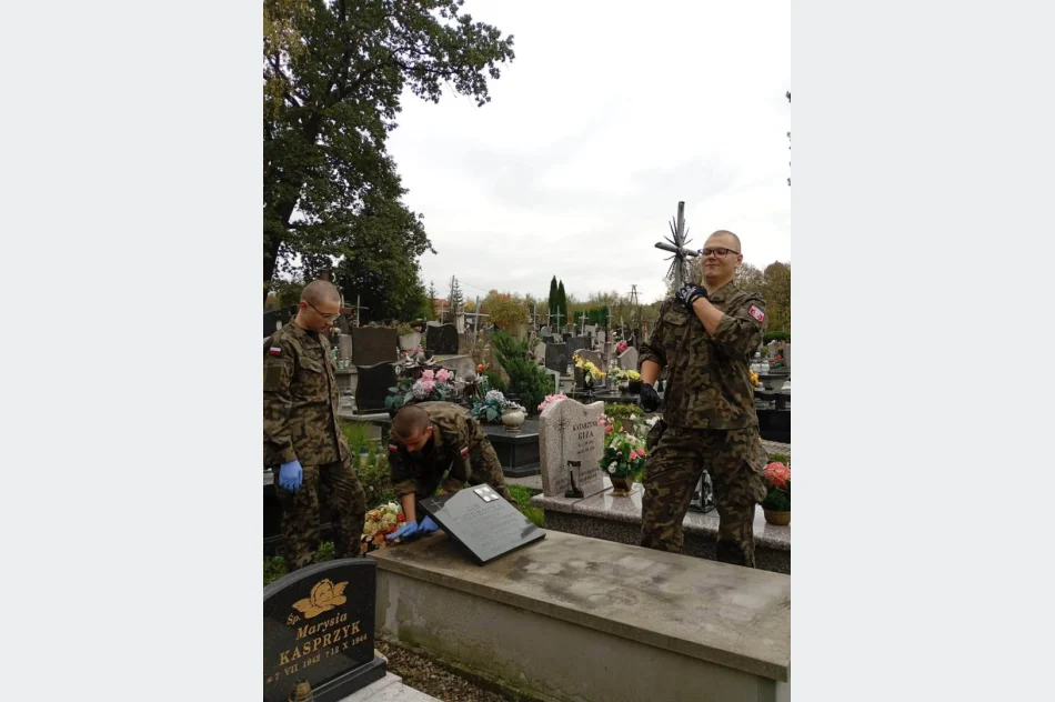  Młodzież uporządkowała groby legionistów  - zdjęcie 3