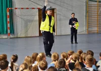 Policjanci w szkolnych ławkach  - zdjęcie główne