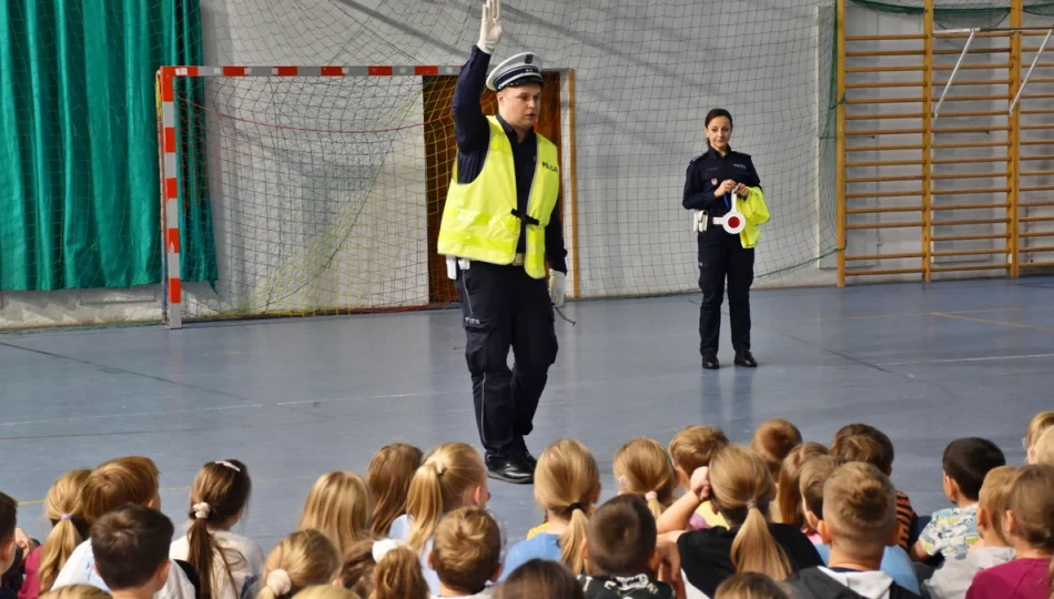 Policjanci w szkolnych ławkach  - zdjęcie 1