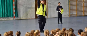 Policjanci w szkolnych ławkach - zdjęcie główne