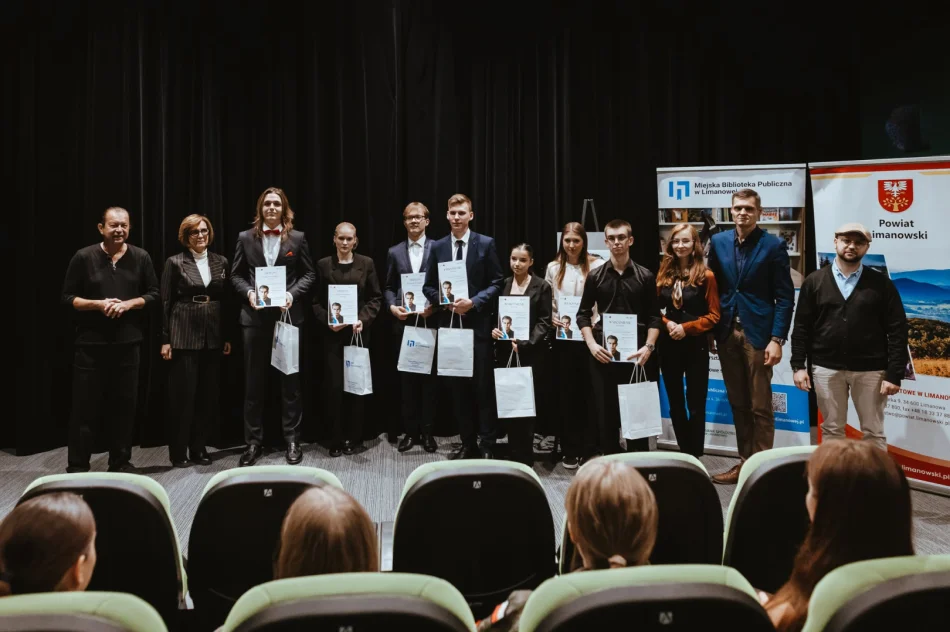 Poezja Baczyńskiego wciąż inspiruje – Powiatowy Konkurs Recytatorski w Limanowej rozstrzygnięty - zdjęcie 9